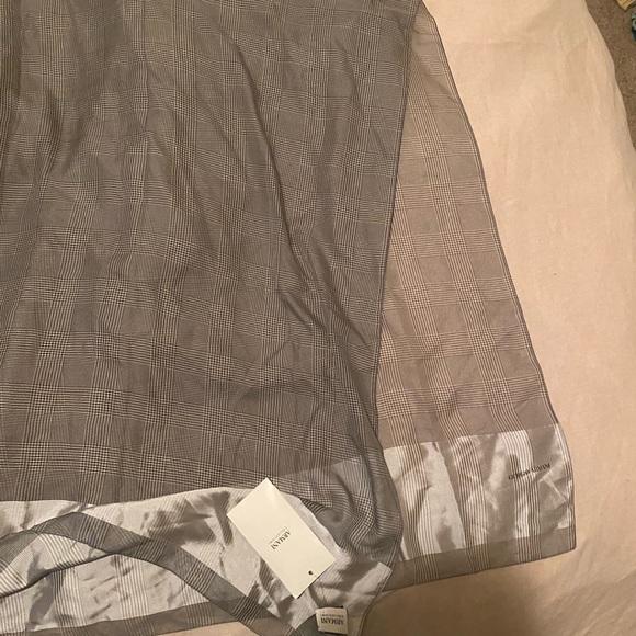 New with tags Giorgio Armani 100% silk scarf - Picture 2 of 4